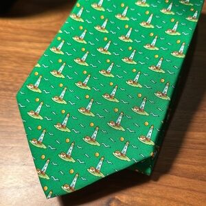 Roundtree & York easy care green lighthouse tie great for summer! 🌊 🏖️